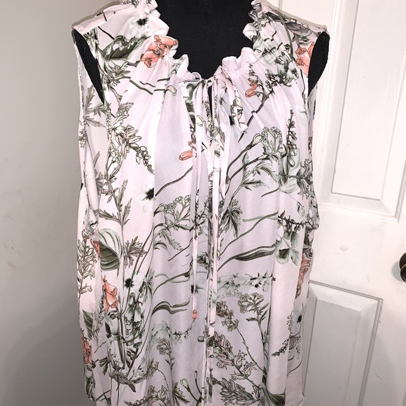 Sleeveless top - Picture 1 of 5